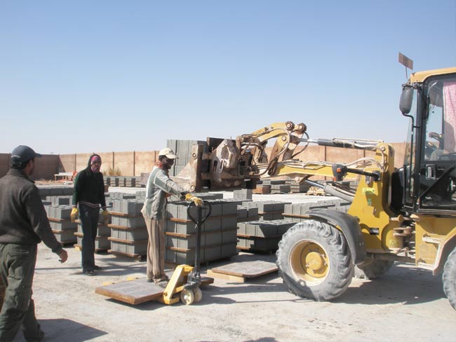 印尼砌塊(kuài)成型機客戶