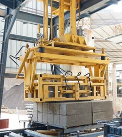 成(chéng)品碼垛設(she)備